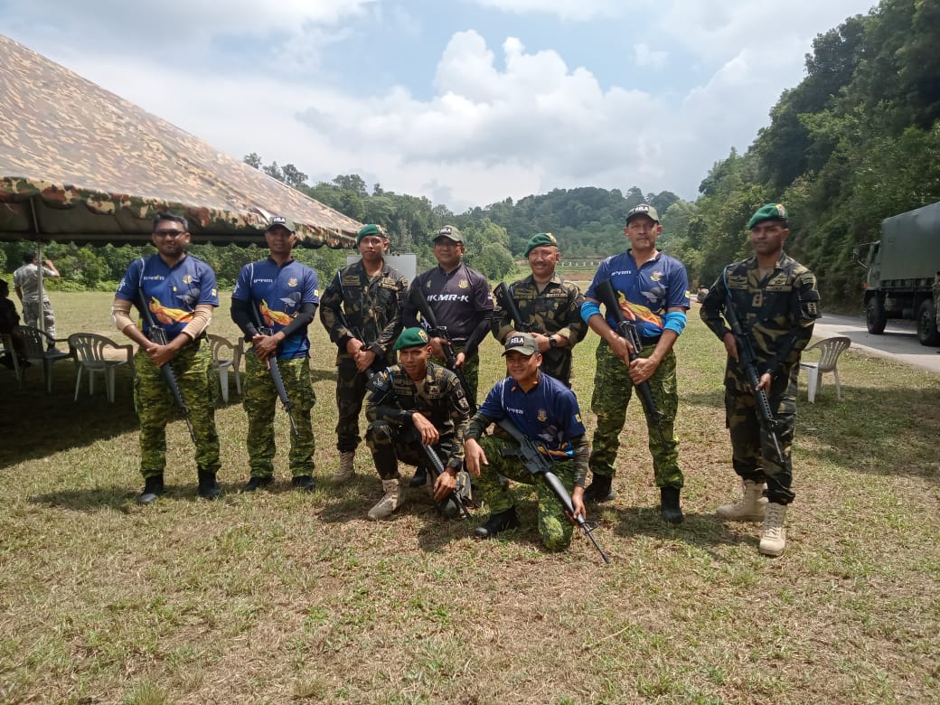 relamalaysia's tweet photo. 17-18 Ogos 2022 :

RELA tlh mmenuhi jemputan Tentera Darat Malaysia (TDM) bsama² bberapa agensi kselamatan lain bg menyertai Acara Novelti Ptandingan Mnembak Tim Kategori Jemputan Tbuka pd 17 &amp; 18 Ogos 2022 bsempena penganjuran Ujian Kemahiran Menembak Tentera Darat (UKMTD) 2022. https://t.co/grOy4GWoCF