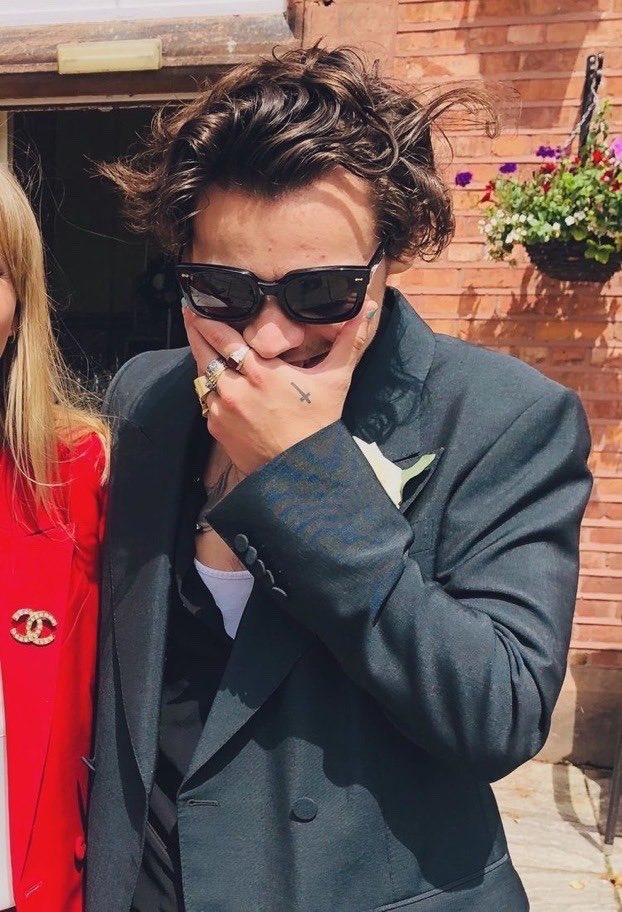 CASiMiRISHERE's tweet photo. hi daisy that’s a cute camera roll i have  :) my go to breakfast order is either a bagel with cream cheese or some type of croissant with a caramel macchiato https://t.co/RKi8yLEBi0