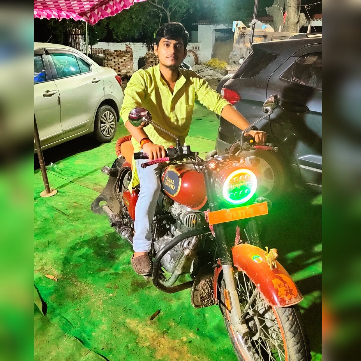 Smofficials01's tweet photo. #royalenfield #NewProfilePic2022 https://t.co/CahicslHiN
