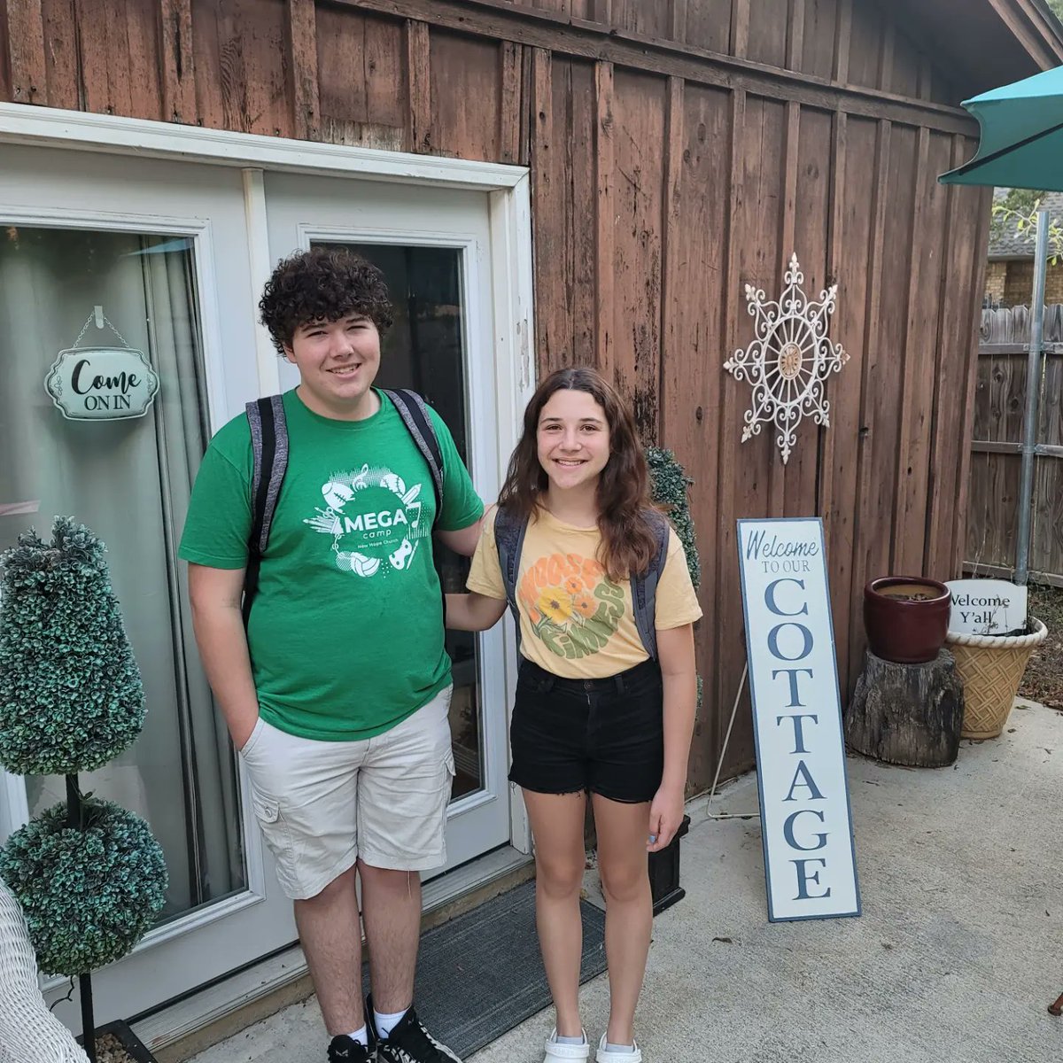 jenlezcol's tweet photo. My kids were born and raised in an amazing Central Texas city, and then in July they learned that our family is moving to @KellerISD. What could have been a very tough day was amazing for both of them. Thank you @kms_keller @KHSIndianNation @KellerHighBand for a great day! https://t.co/LBlGiX7RRE