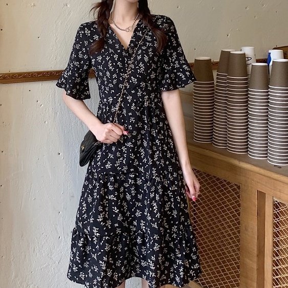 YOURDAlLY's tweet photo. Rekomendasi V-neck dress untuk kencan sama ayang 😍

Check this out girls ✊😎

- A Thread - https://t.co/wlOeC0wUCc