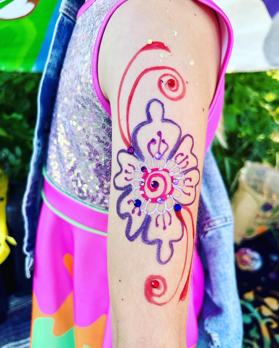 rebrabcreations's tweet photo. So much fun helping out at Oregon Country Fair 🙌🏼🥰💕✨

@Oregoncountryfa https://t.co/Qyd9RTpsMt