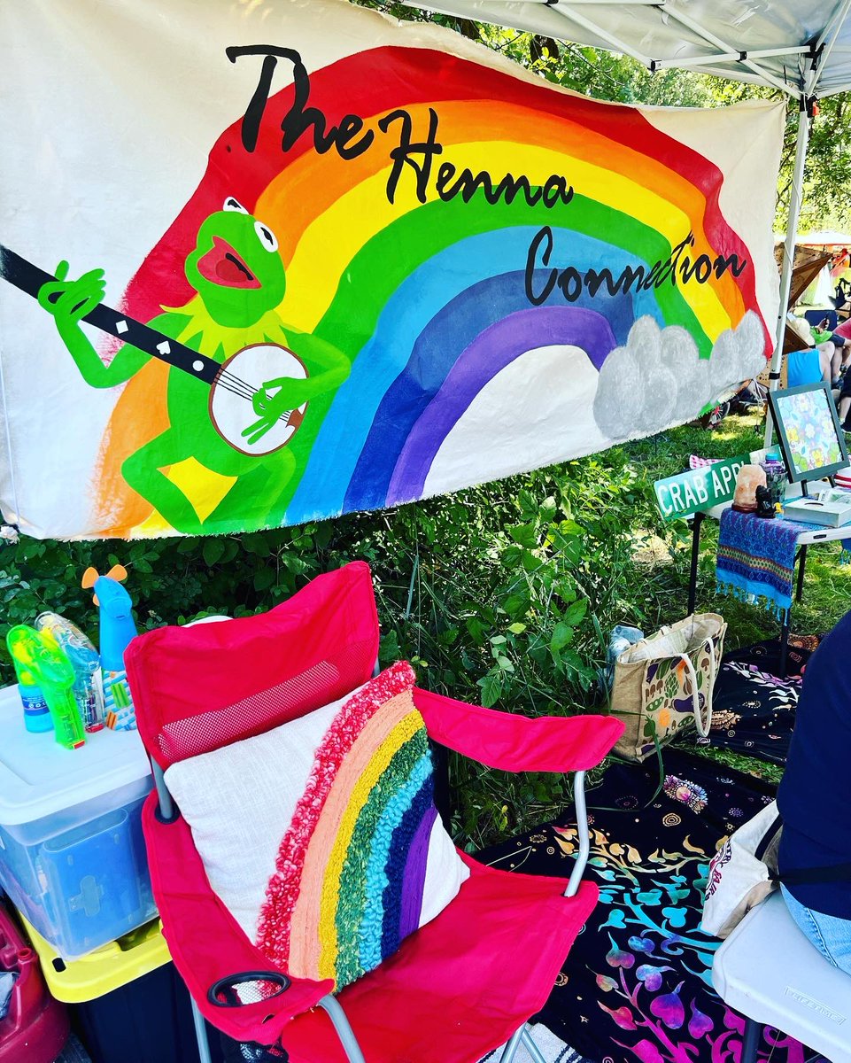 rebrabcreations's tweet photo. So much fun helping out at Oregon Country Fair 🙌🏼🥰💕✨

@Oregoncountryfa https://t.co/Qyd9RTpsMt