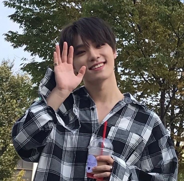 H0EF0RH0SHI's tweet photo. #GetWellSoonDino https://t.co/VvJhCBOjyx