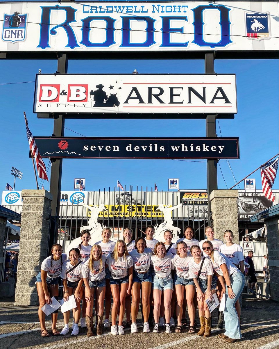 BUBruinsVB's tweet photo. Can I get a YEEHAW?! 🤠🐴

Last night, the Bruins kicked off their Idaho trip with a visit to the local rodeo show in Caldwell. 💜 https://t.co/xMOzbqMYjd