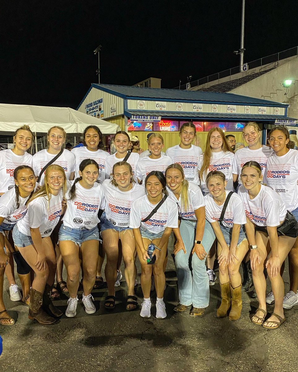 BUBruinsVB's tweet photo. Can I get a YEEHAW?! 🤠🐴

Last night, the Bruins kicked off their Idaho trip with a visit to the local rodeo show in Caldwell. 💜 https://t.co/xMOzbqMYjd