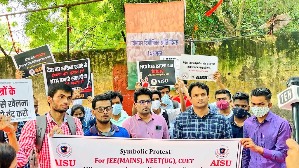 Sudhanshu2107's tweet photo. When so many incidents of technical glitches have been reported by students then why can't @DG_NTA
Think as a professional body in the larger interest of students?
#JEEMainsThirdAttemptForAll https://t.co/LjpjiqiQG7