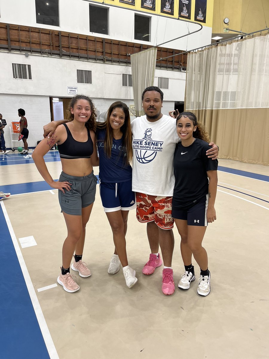 The Swann's checked in on me today.. I love them so much!! UNF here they come⭕️💎