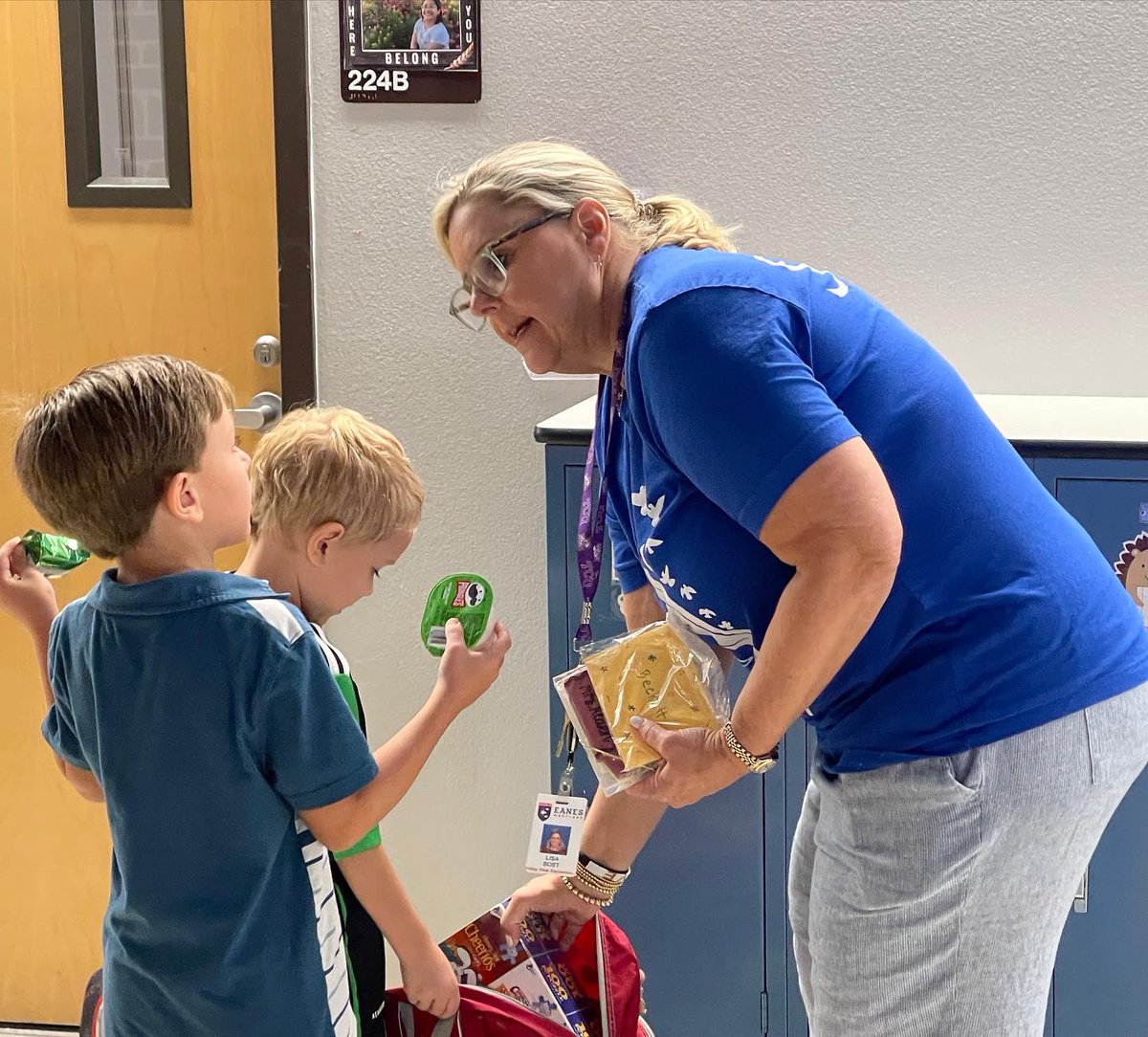 VVEcardinals's tweet photo. The VVE halls were filled with positive energy and smiles today! #belongvve https://t.co/T7FCQDBpRS