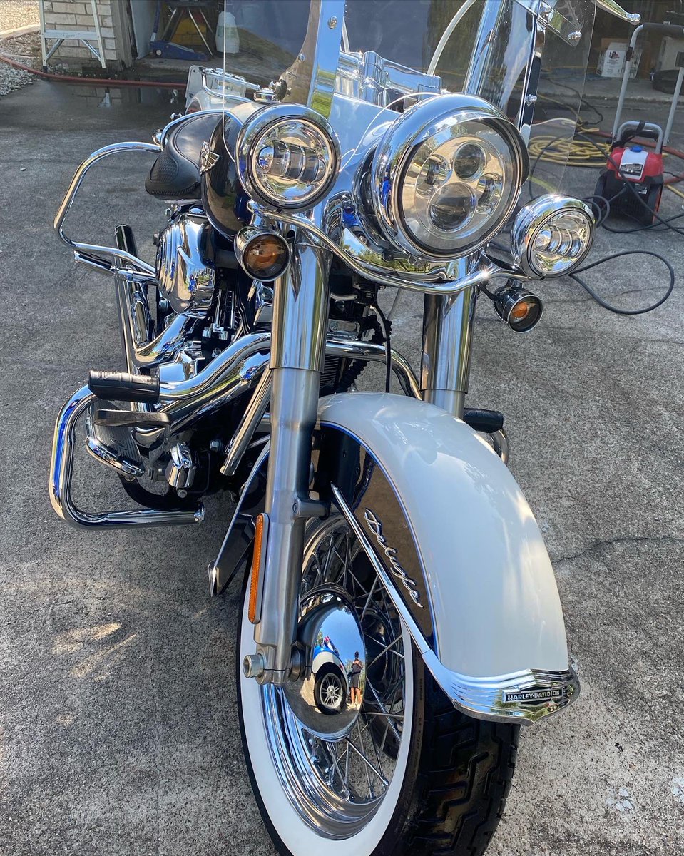 pxpi_luis23's tweet photo. I did a mobile detail today on 4 motorcycles it was crazy, check these out tho🤘🏼 https://t.co/jRb9SPvcYh