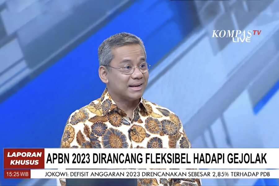 KemenkeuRI's tweet photo. APBN atau #UangKita berperan sebagai shock absorber untuk mewaspadai perkembangan global.

Wamenkeu menjelaskan, "Misalkan, peningkatan eskalasi inflasi dunia karena harga komoditasnya naik.APBN akan memberikan bantalan dulu supaya masyarakat tidak harus tertransmisikan langsung" https://t.co/IIT0L9K4wL