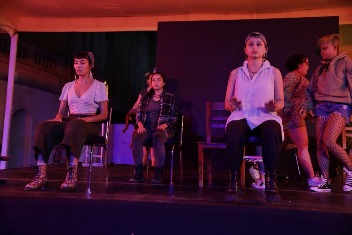 ACNUREcuador's tweet photo. La danza contemporánea 🩰 puede ayudar a expresar emociones que no se pueden narrar con palabras.
Esto lo sabe bien el grupo de mujeres y niñas refugiadas que ha aprendido a bailar junto a la compañía Tal Vez, de la @USFQ_Ecuador.
Hoy se presentaron en #RefugiAndo. https://t.co/BcoqOYQT6e
