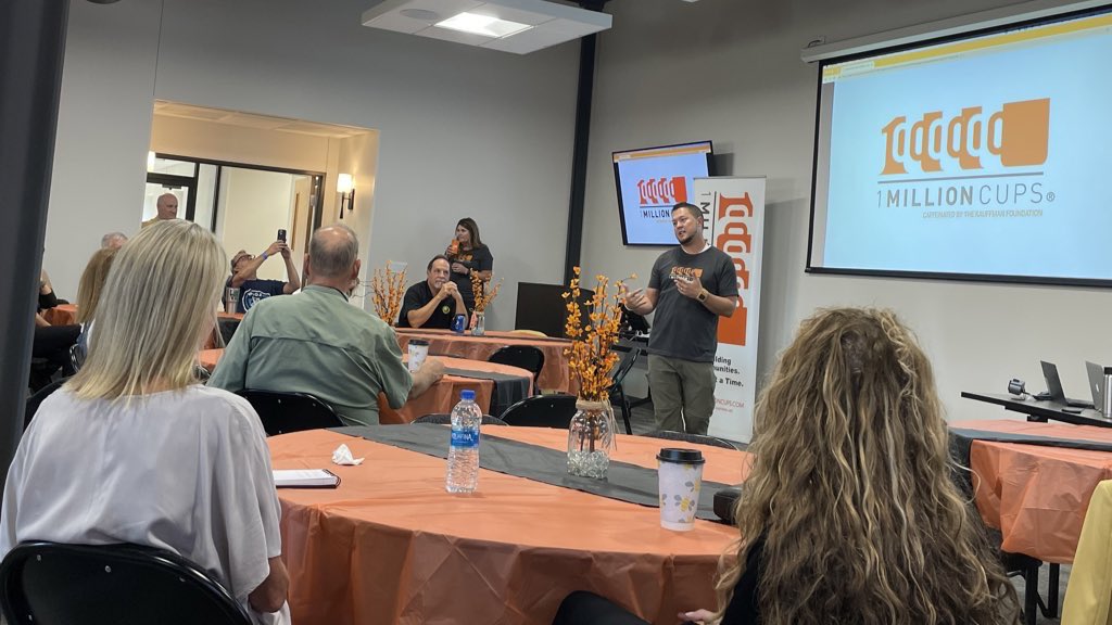 1MillionCupsCMO's tweet photo. @BeckyBocklage @1MCMidwest It was neat having @BENovator laugh with all of us as our community celebrated another year of #1MC in #Columbia.

Thanks for joining us @BeckyBocklage, and for all you do within our entrepreneurial ecosystem! https://t.co/qaSLG4fMx9