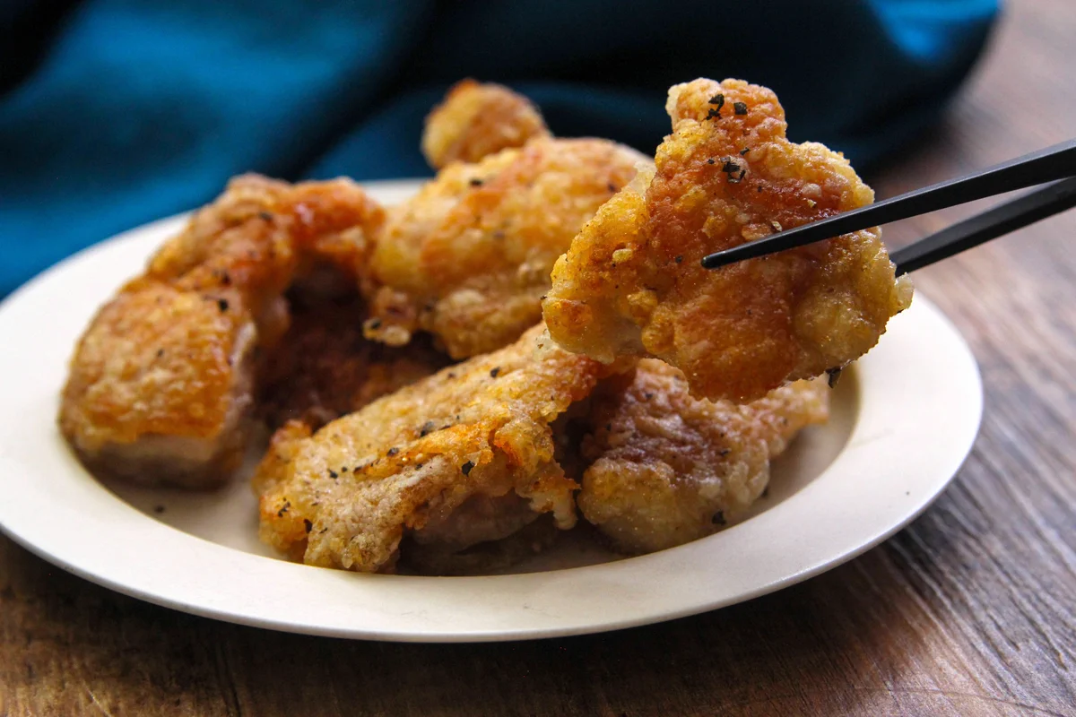 少量の油で作れるのはすごく嬉しい！白だしなどを使った味付けが美味しそうな「唐揚げ」レシピ！