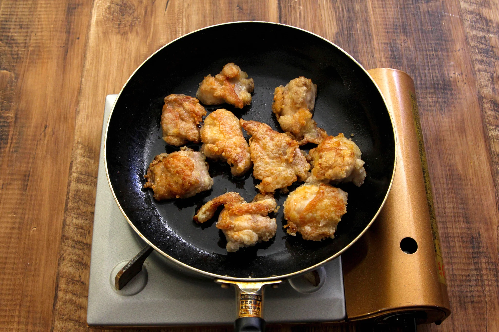 少量の油で作れるのはすごく嬉しい！白だしなどを使った味付けが美味しそうな「唐揚げ」レシピ！