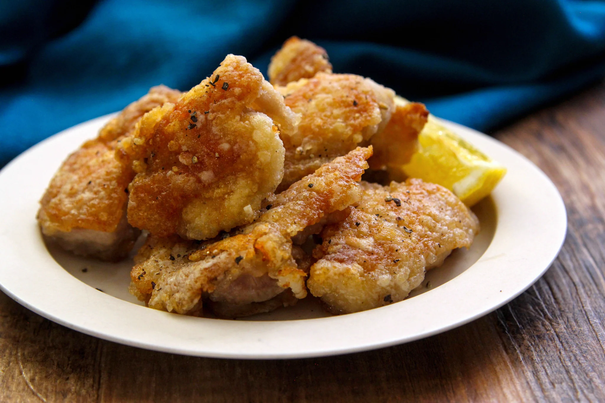 少量の油で作れるのはすごく嬉しい！白だしなどを使った味付けが美味しそうな「唐揚げ」レシピ！