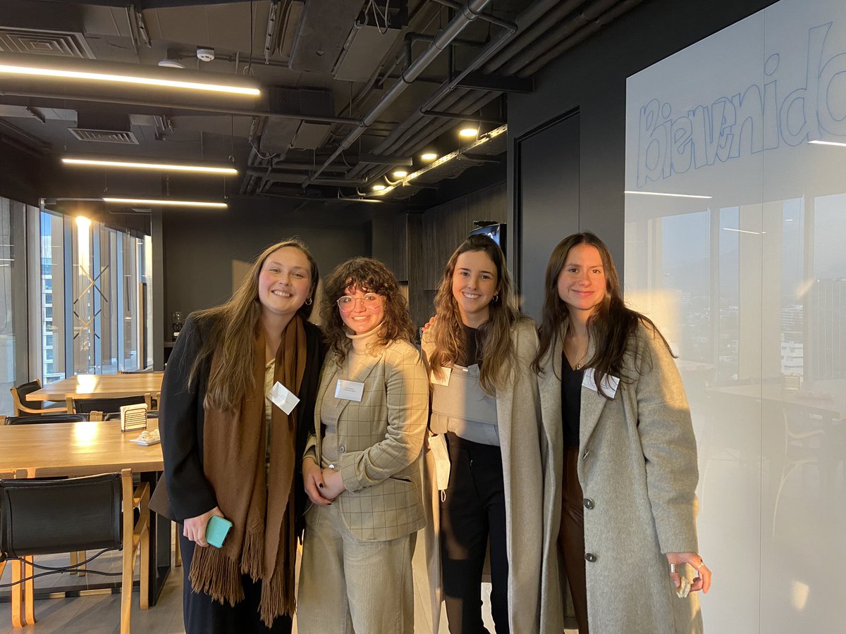 Hoy en el primer lanzamiento de nuestro Programa de Verano 2023 recibimos a los estudiantes de Derecho de la Universidad Católica.  Les contamos sobre las pasantías, conversaron con nuestros abogados y conocieron las nuevas oficinas.

¡Muchas gracias a todos por participar!