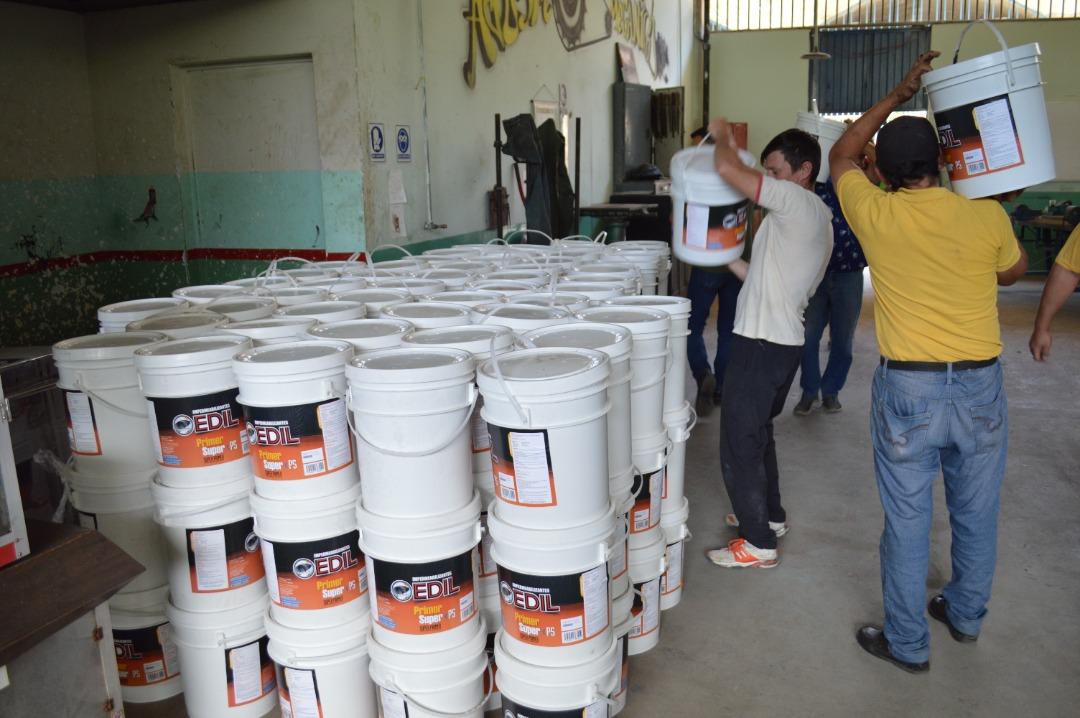 Sofi_256lp's tweet photo. #17Ago || Gracias al apoyo del presidente de la  República, @NicolasMaduro y al gobernador del estado Mérida, @JEHYSONGUZMAN, este miércoles fueron entregados materiales para la rehabilitación de las distintas instituciones educativas de la entidad.

#MaduroPuebloTrabajador https://t.co/7nEG6CUJk9