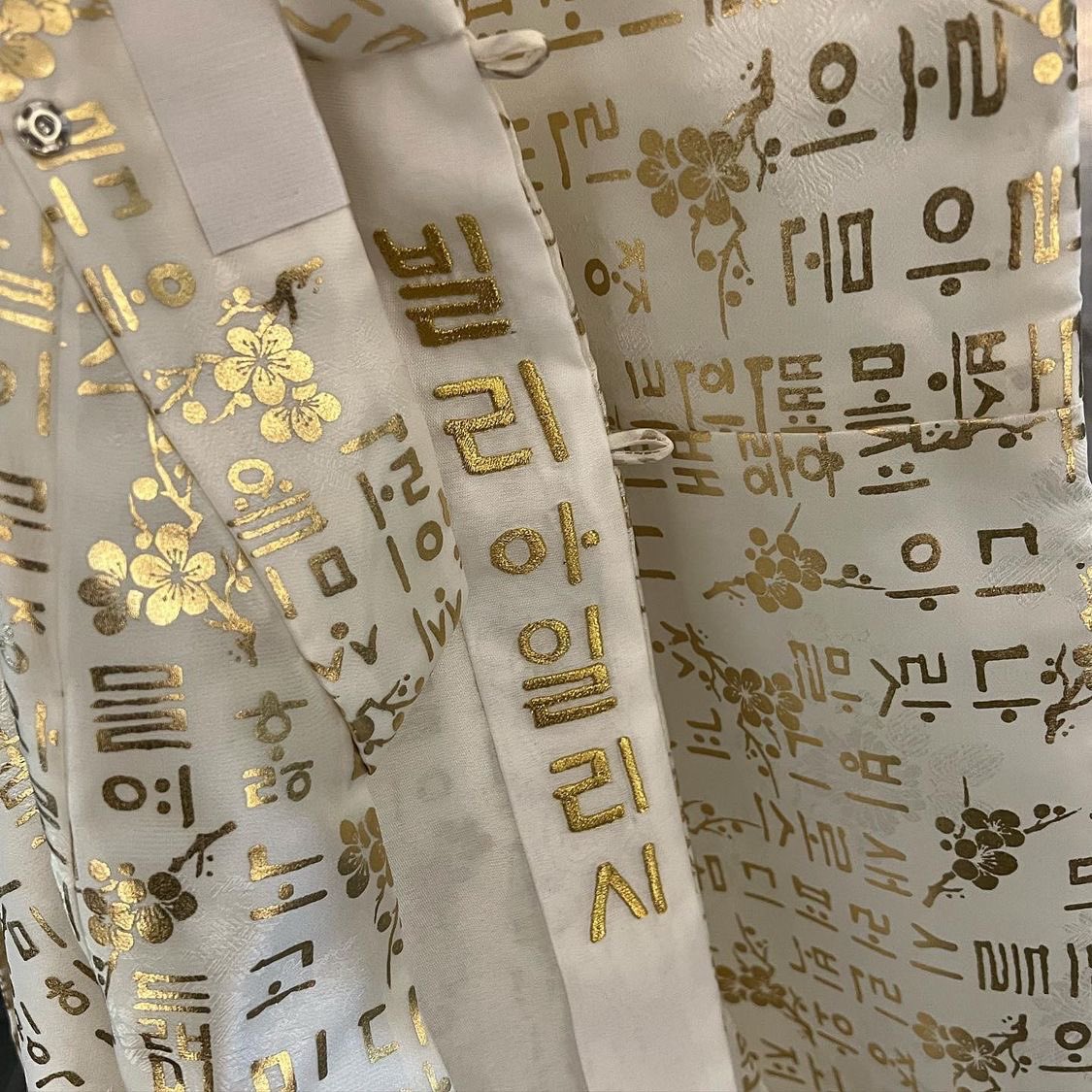 billieeilishtrs's tweet photo. Billie via her Instagram! 🤍

“Asia’s been cuuute 🤗 see you tonight ;)” https://t.co/ilbEcTJevw