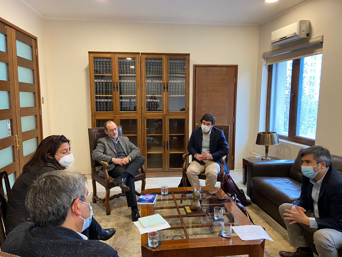 Durante esta jornada, nuestro alcalde <a href="/marcelosantanav/">Marcelo Santana, Gobernador de Aysén</a> junto a nuestro administrador municipal, Ignacio Carrasco, se reunieron con el Subsecretario de Fuerzas Armadas, Galo Eidelstein. <a href="/subse_ffaa/">Subsecretaría para las Fuerzas Armadas</a>
En la cual se solicitó avanzar en el proyecto Costanera de Puerto Río Tranquilo.👏🏻