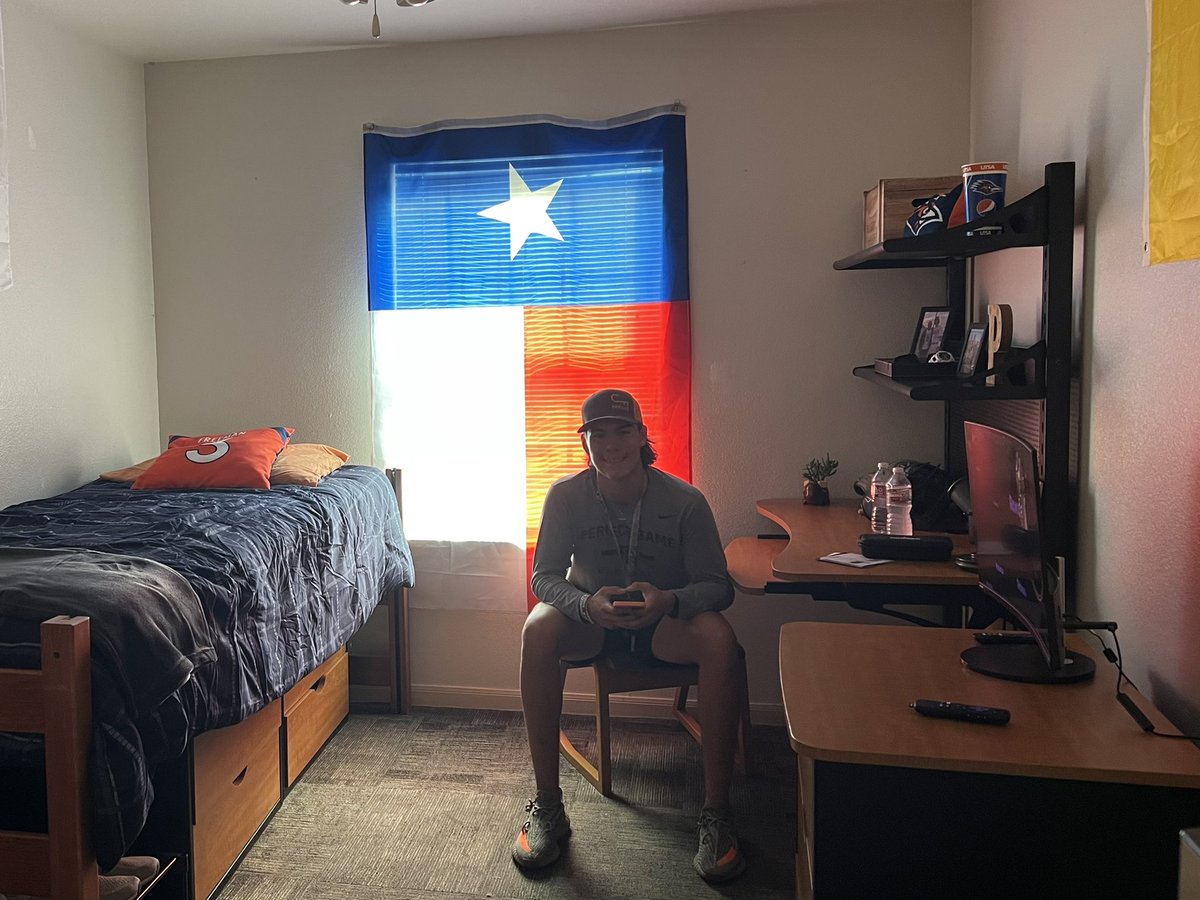 maggsfree's tweet photo. A new beginning and big dreams for the future! We got our boy all set up and moved into his new apartment 😀☺️🥺😢😭😫@UTSA @UTSAAthletics https://t.co/ejntQrZjR6