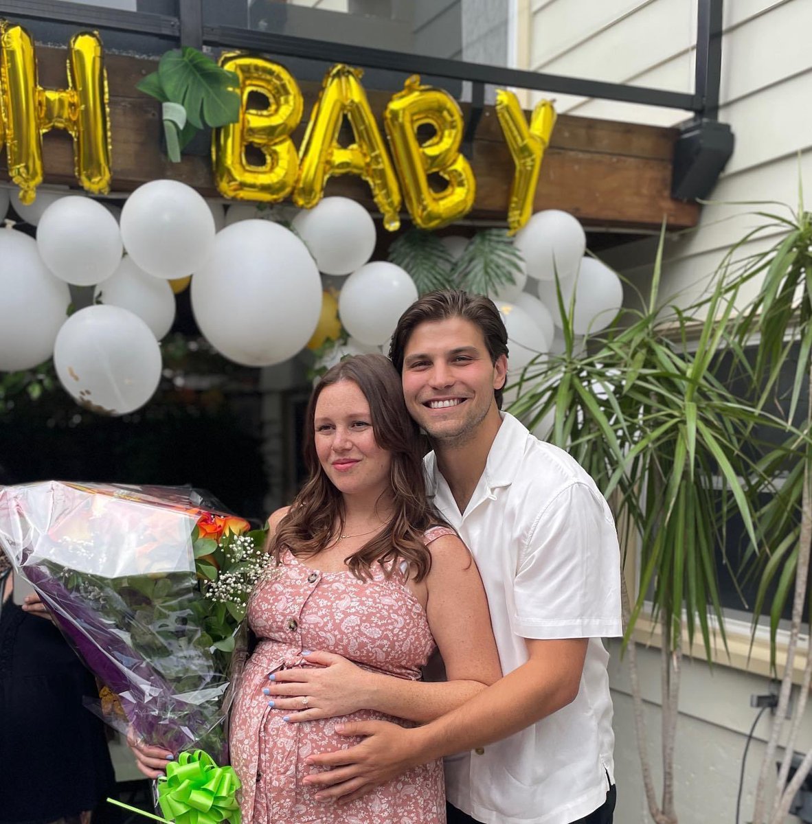 jennadelaurier's tweet photo. Luke Bilyk is a dad?!?!?! https://t.co/K5iSSKACRp