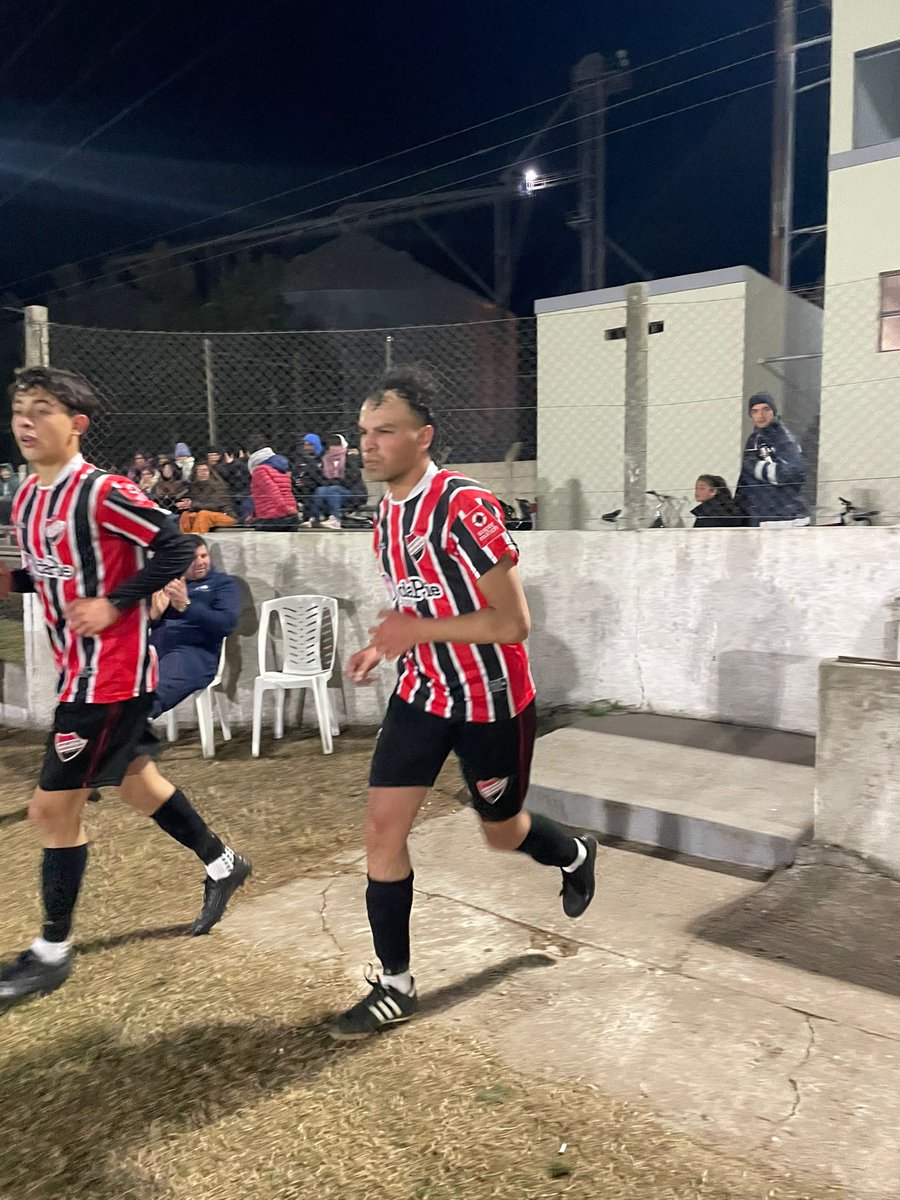 barracasdolores's tweet photo. #Local Final en el Templo Cerealero. GANO BARRACAS! Fue 5-1 ante Danubio por la Fecha 5 del Clausura
⚽⚽ @tranque10
⚽ A. Mazzoni
⚽ F. Casanova
⚽ H. Machado
Volvemos a liderar el Acumulado.
En la próxima fecha enfrentamos a #LaVillaFC El local no para.
#VamosPorLa42
🔴⚪⚫ https://t.co/rINeyo6NHo