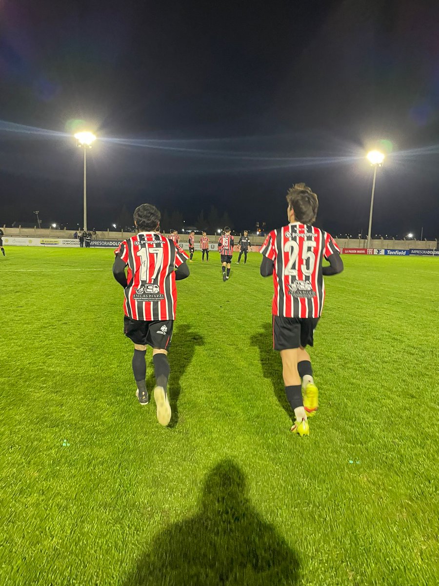 barracasdolores's tweet photo. #Local Final en el Templo Cerealero. GANO BARRACAS! Fue 5-1 ante Danubio por la Fecha 5 del Clausura
⚽⚽ @tranque10
⚽ A. Mazzoni
⚽ F. Casanova
⚽ H. Machado
Volvemos a liderar el Acumulado.
En la próxima fecha enfrentamos a #LaVillaFC El local no para.
#VamosPorLa42
🔴⚪⚫ https://t.co/rINeyo6NHo