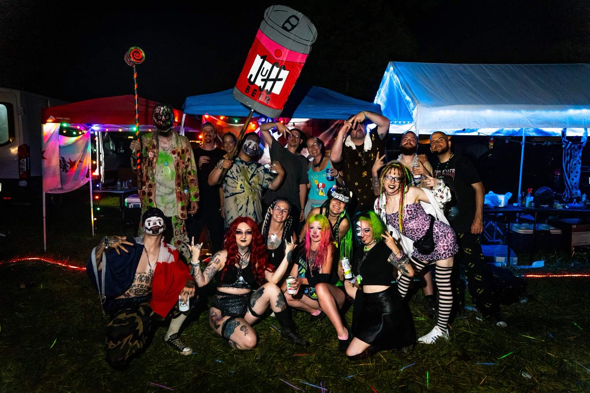 brigidbites's tweet photo. CAMP MF CUT, BITCH!!! 🤡✂️❤
#gotj22 #campcut #juggalofamily https://t.co/5L3zOeMrRH