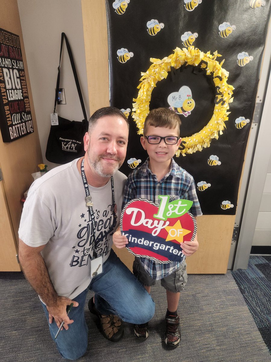 Fabulous 1st day of Kinder! He was so excited to tell us all about his amazing day 💙🤍 
@BacasBees