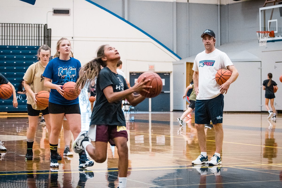 VIUMariners's tweet photo. 🏀 Shout-out to our WBB coaches and players leading this week's Mariners in Training girls #basketball camp; a ton of teaching and a ton of effort in here! Love hearing so much activity in the gym! @sd68hoops @LukeLholmes @VIUniversity #VIUMariners #Nanaimo https://t.co/1ZstuCNMXM