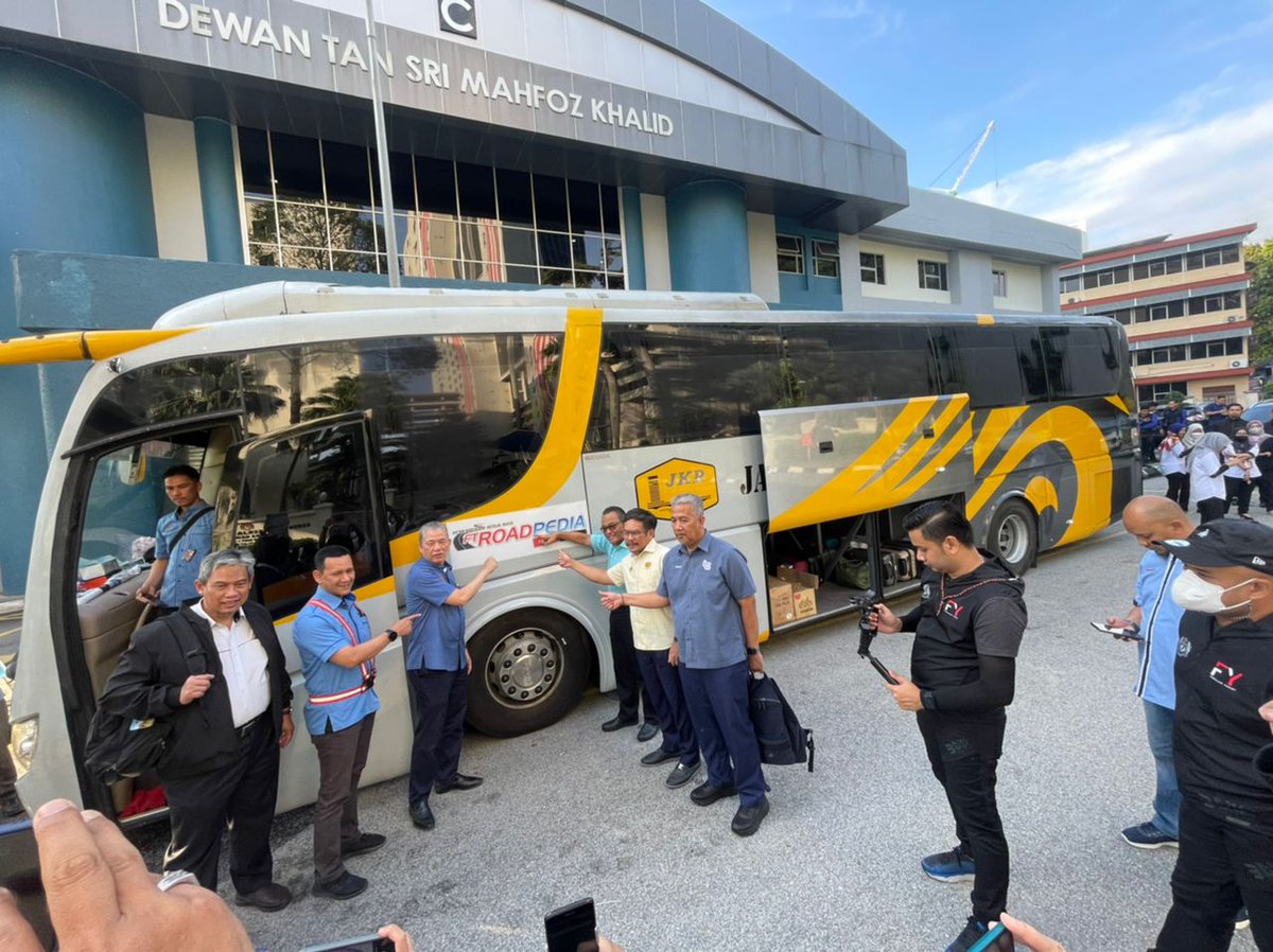 SSSSB_HQ's tweet photo. 18 Ogos 2022
Perasmian FTRoadpedia Zon Selatan 2.0
FTRoadpedia Zon Selatan 2.0 bermula pada 18 hingga 20 Ogos 2022 diketuai oleh Menteri Kanan Kerja Raya, Dato’ Sri Haji Fadillah Bin Haji Yusof menjelajahi 1,062 km jalan raya di Zon Selatan bermula dari Pahang - N9 - Johor https://t.co/dnn2Po9YB2
