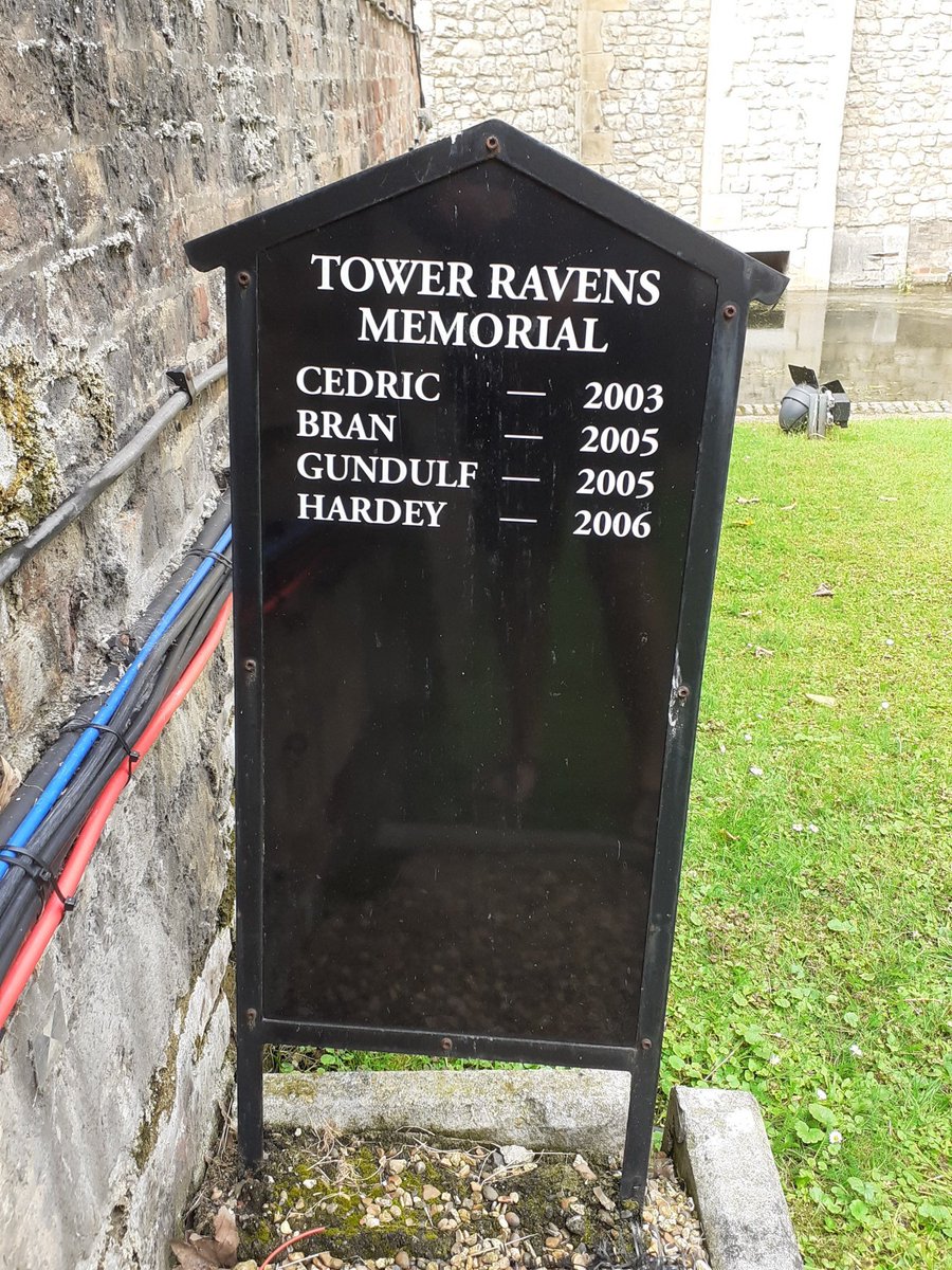 ExBeefeaterDave's tweet photo. The old #Raven memorial @TowerOfLondon 🏰
The memorial is located in the South Moat between Traitors Gate and the Middle Drawbridge https://t.co/4nr6dj8LkH