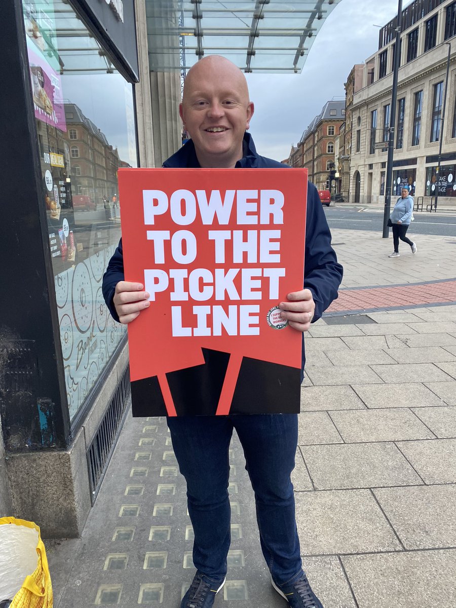 GazJacksonrmt's tweet photo. Power to the picket line ✊@RMTunion https://t.co/D0l5PYUWml