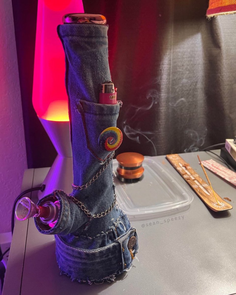 TYLERTHESTICK's tweet photo. @sopheuh_ @sean_speezy Bro I’m so high I though this was a sex toy… https://t.co/kD6Gh2CbLr
