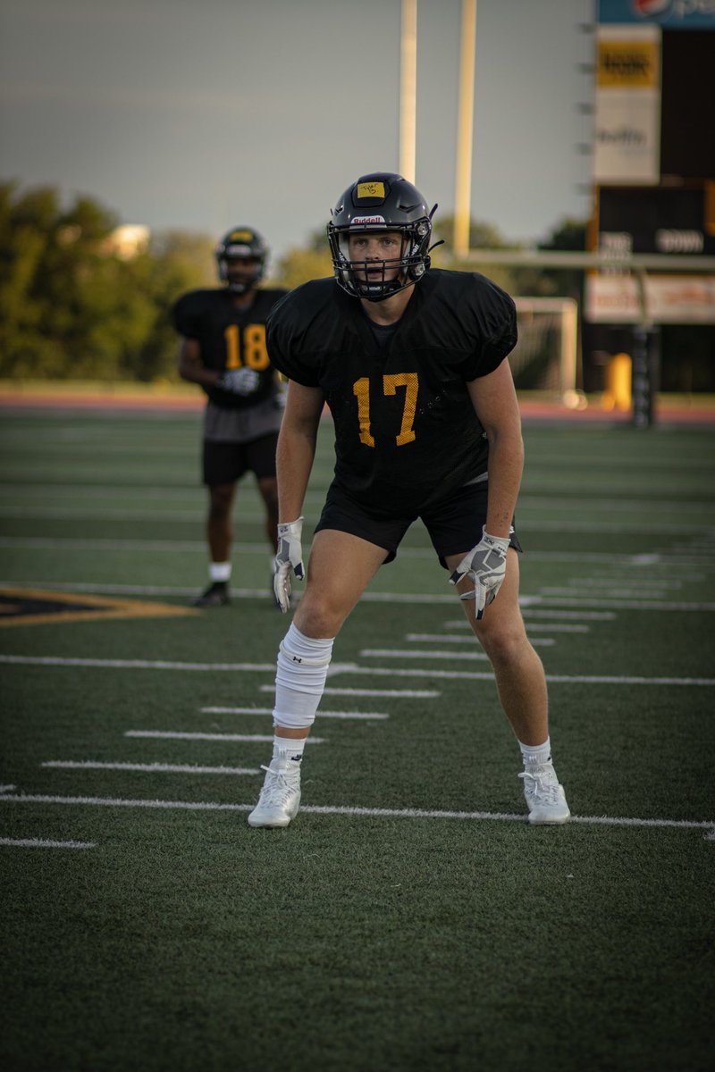 UWOFootball's tweet photo. 🤩Football in the Valley🤩 https://t.co/BltFMNgOPx