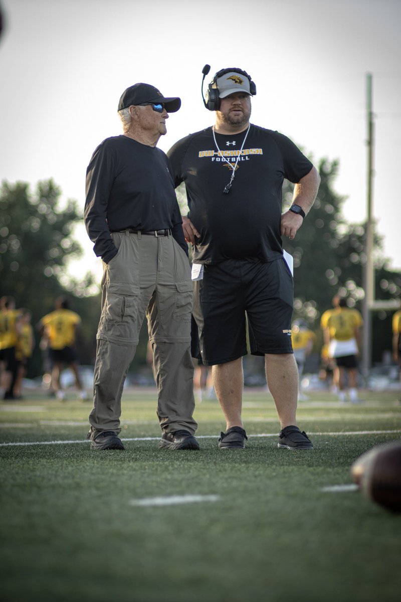 UWOFootball's tweet photo. 🤩Football in the Valley🤩 https://t.co/BltFMNgOPx