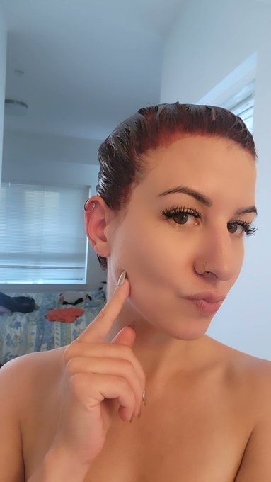 Thought I accidentally dyed my hair red 😅 but we all good 👌 https://t.co/Hz3nPZPSQh