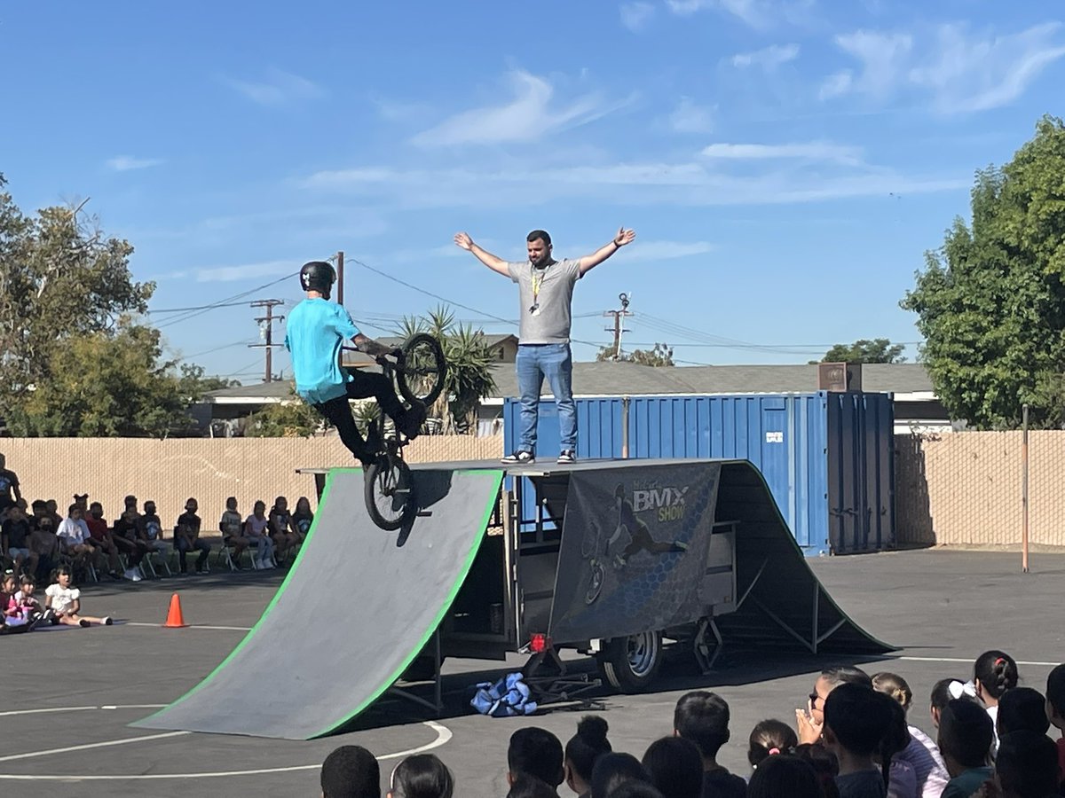 Dunn’s 1st grade teacher Mr. Ramos showing his school spirit at our BMX Welcome Back Rally! A great time had by all 👍🏼👍🏼👍🏼