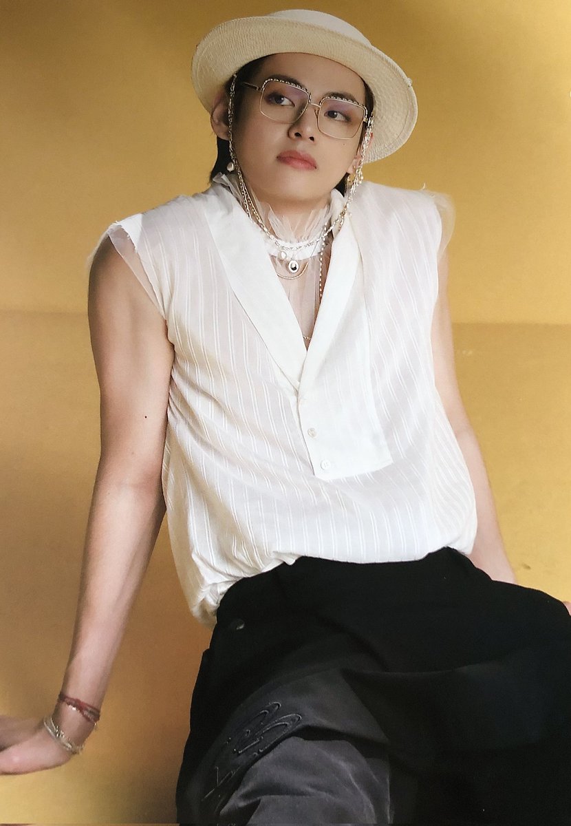 friend06130709's tweet photo. 모지~~모지~~
어디서 나오는지 막 궁금한데~
일단 보이는 사진 막 줍줍하는중😍🙆♀️💜
#김태형
#방탄소년단뷔
#_V https://t.co/KaeH3i8TBB
