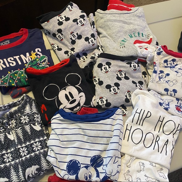 iNextz's tweet photo. So good I had to share! Check out all the items I'm loving on @Poshmarkapp #poshmark #fashion #style #shopmycloset #disney: https://t.co/pjBLzqHGtl https://t.co/K6zGkNTFEU