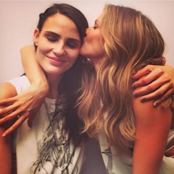 honeycomentar's tweet photo. Gisele Bundchen e Fernanda Tavares https://t.co/HH3ZLEhJWi