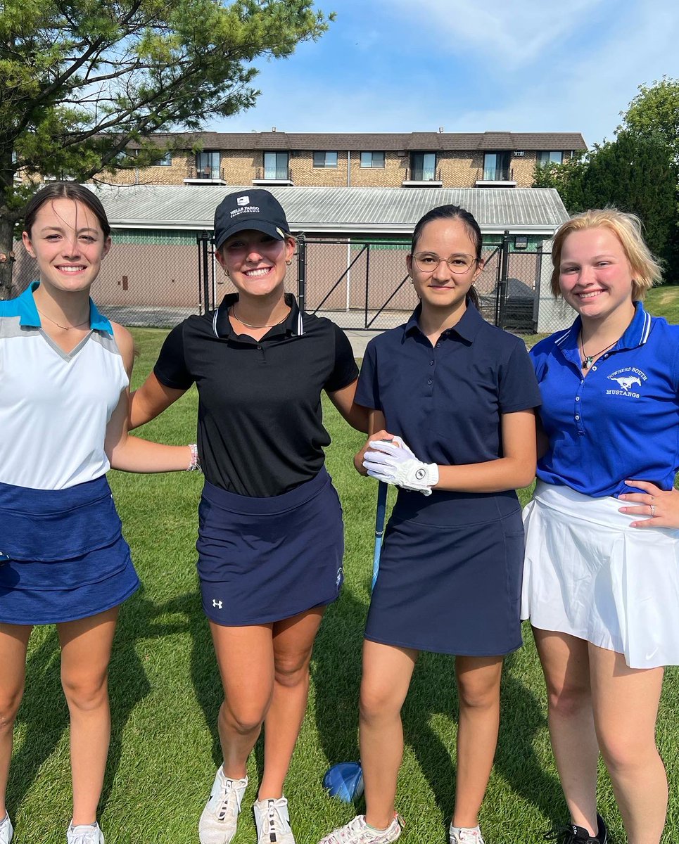 CoachDeGiulio's tweet photo. Practice round at Green Meadows in team format. Texas Scramble, Scramble and Best ball! The Blue team shot even par and won new mustang head covers! #DGSPride #dgsgg https://t.co/eZnI4b5Q06