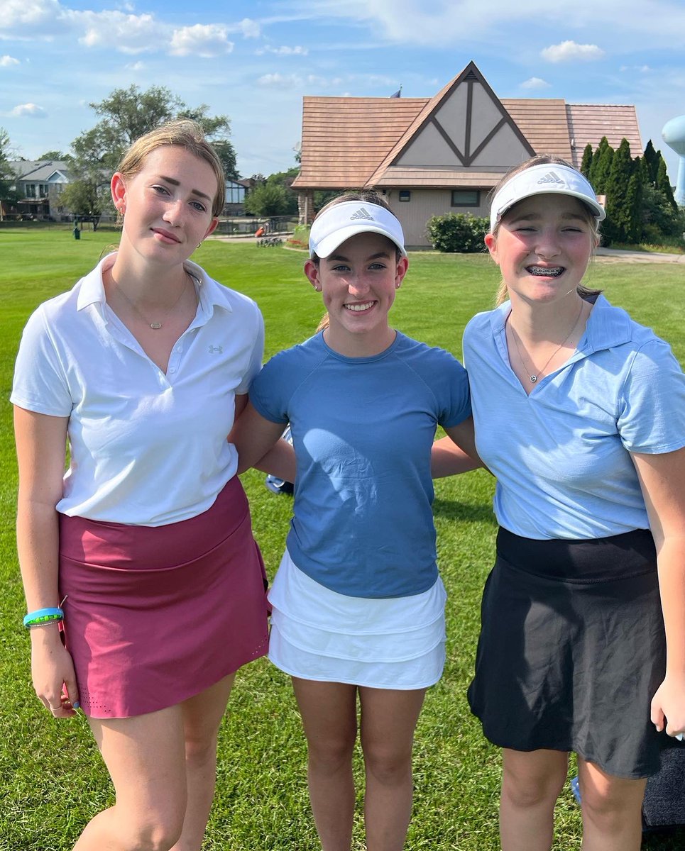 CoachDeGiulio's tweet photo. Practice round at Green Meadows in team format. Texas Scramble, Scramble and Best ball! The Blue team shot even par and won new mustang head covers! #DGSPride #dgsgg https://t.co/eZnI4b5Q06