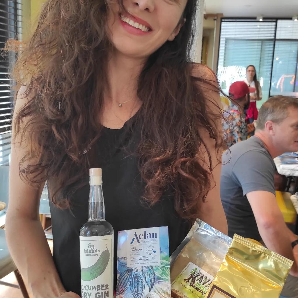 TheKavahouse's tweet photo. A huge thanks to @83IslandsDistillery , #VanuatuMade #CucumberGin
was a highlight in the gift pack to
#VanuatuTradeCommissionerLondon #AnilUzun, #Stardusts #Neslin and #Aigul for your hospitality ❤️ #VanuatuBusiness #vanuatugrown #VanuatuLives #vanuatuislands #vanuatuproduct https://t.co/syEOso2eaz