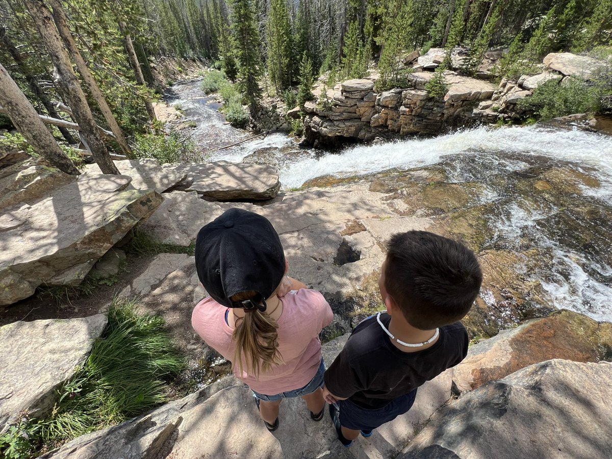 weidemama's tweet photo. “At the end of your #life, you will never #regret not having passed one more test, not winning one more verdict, or not closing one more deal. You will regret #time not spent with a husband, a friend, a child, a parent.”#BarbaraBush #sharegoodness #optoutside https://t.co/D6r4BWo0GE