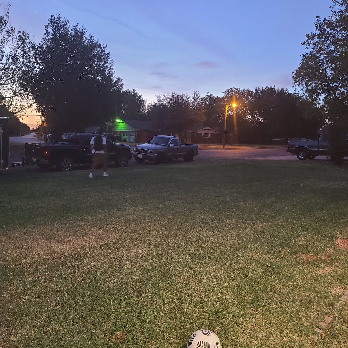 sleal1523's tweet image. GO BE GREAT.... 🖤💛💪🦅
Be strong and courageous. Do not be afraid; do not be discouraged, for the LORD your God will be with you wherever you go. joshua 1:9 

#anotherlast #HereWeGo
#senioryear #tristenmichaelhall #thebestisyettocome @TristenHall_81