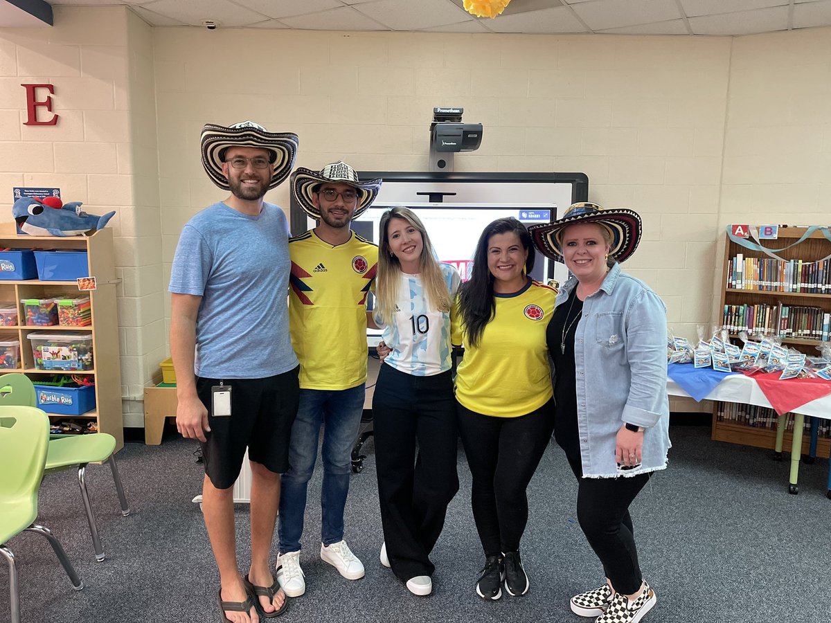 Miss_antoru's tweet photo. Fiesta 🥳🥳!! What an amazing way to start the year and the DLI program with the best team possible @ViViNaRaNjOs @MrTVaughn @mrs_mmoore at @KensingtonESNC !! Such a great night 🇨🇴 🇦🇷 Thank you !!!! We are ready 🫶🏻🫶🏻 !! https://t.co/VEUYZxjDW6