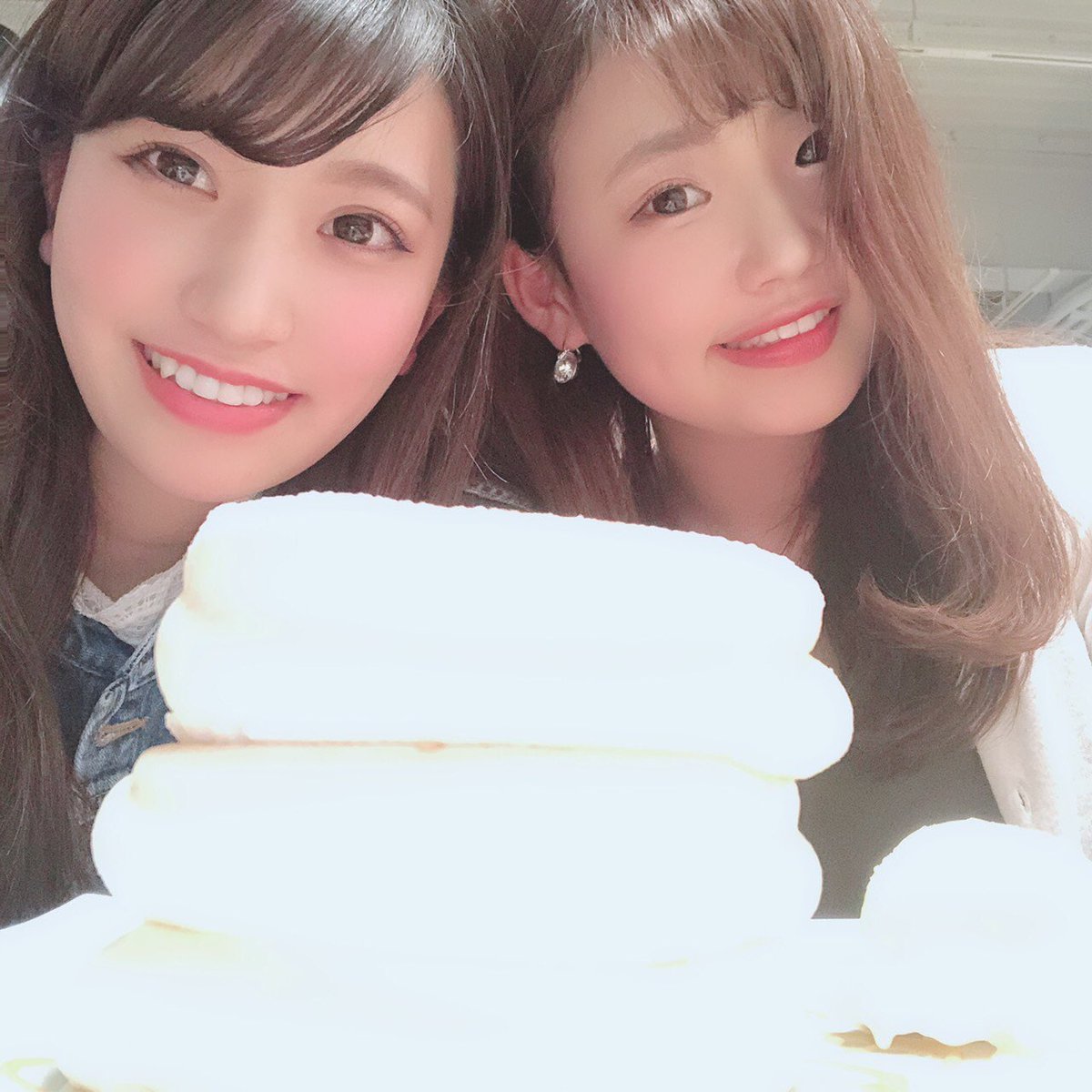 lol62867491's tweet photo. Having snacks with besties .#snack #BestFriends https://t.co/9zU834uypX