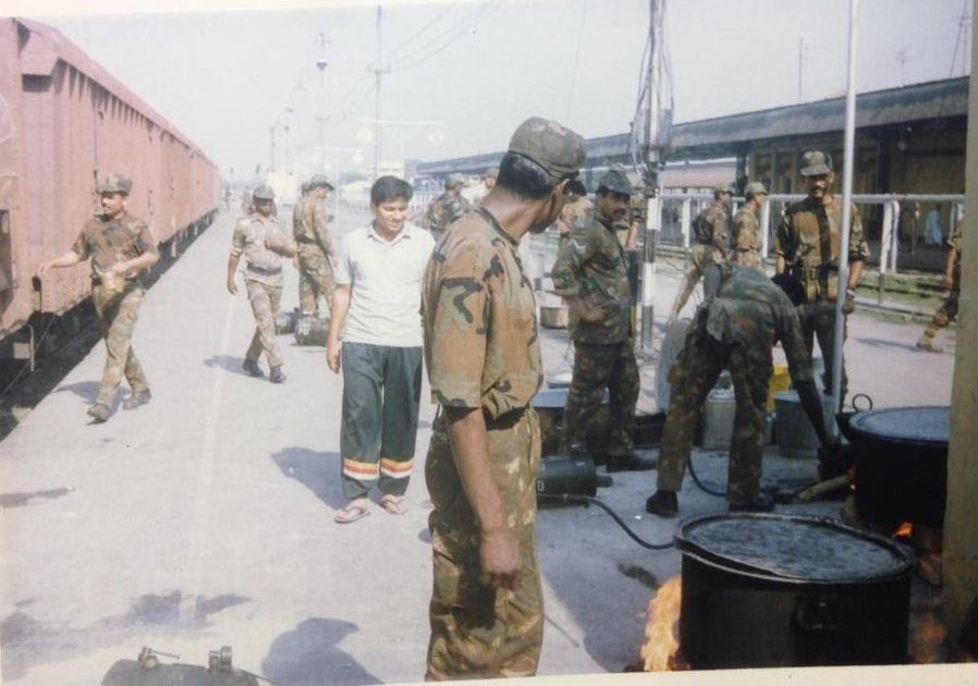 sukhbirsingh44's tweet photo. @ludiaapynz Believe you me , it's fun & food used to taste super. Platform cooking is even better. And RMO & QM are there to ensure Quality & Hygienic Cooking. Soldiers know how to make the best of any Situation. Three Cheers to #IndArmy @adgpi. Pl don't mix Soldiering & Politics or Films. https://t.co/trwGCBe7nu